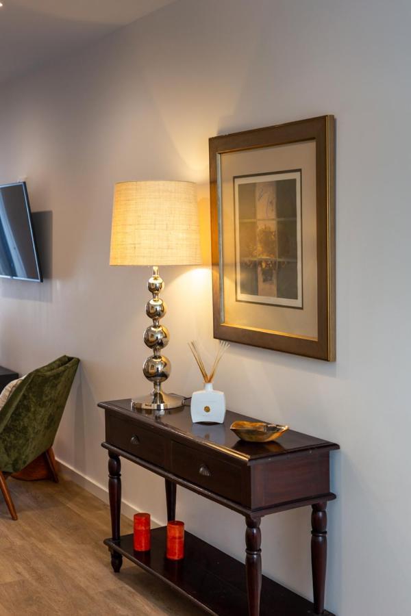 Stupendo- Two Rooms, Patio With Refreshing Pond-Center-Air Conditioning-Free Park Lisboa Exterior foto